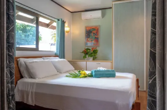 Villa fully equipped, for 8, swimming pool, 4 air-conditioned bedrooms Hotels in 