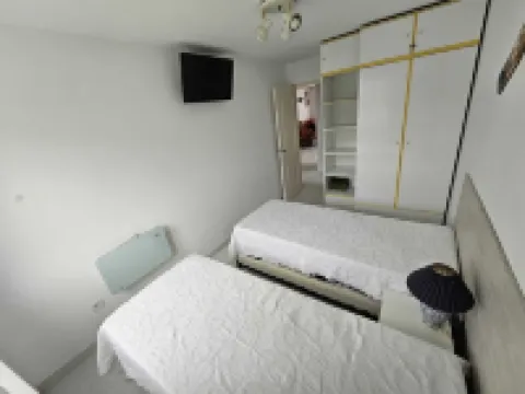 Cozy, very comfortable, very close to the beach.