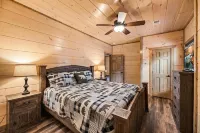 Relax in Cozy 3-Bedroom Cabin, Just a Quick 6-Min dr from Island at Pigeon Forge