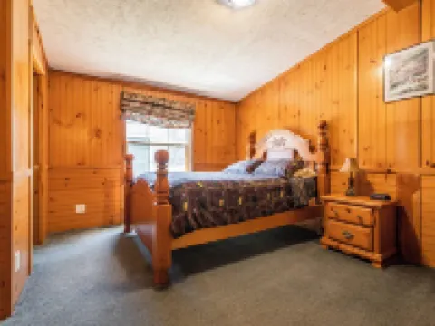 The Deer Cabin at the Riviera Resort in Neillsville, Wisconsin! デューハーストのホテル