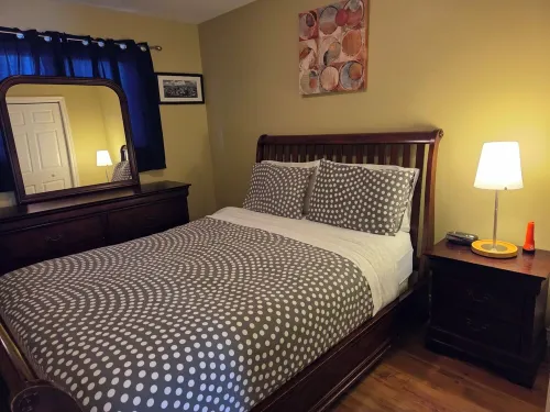Private and cozy one bedroom sanctuary few minutes from the Airport