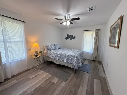 Charming 2-bedroom house with WiFi, AC in fantastic Lake City