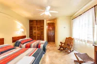 Rooftop w/ Oceaview.  1 min walk to a beautiful beach. 2 floors. Sleeps 8-10