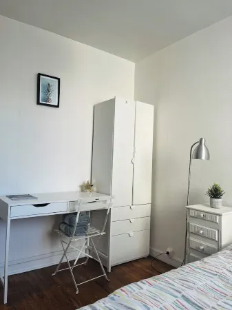 Room for rent, 15 min from the center of Paris by RER B train Отели в г. Кашан