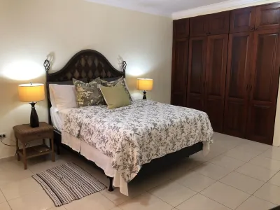 Margaritaville - 1 BR condo w/terrace and parking Hotels in Gascue