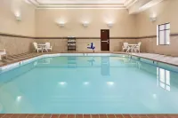 Country Inn & Suites by Radisson, Lincoln North Hotel and Conference Center, NE - Pools
