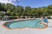 Best Western Plus University Inn  Conference Center - Kolam Renang