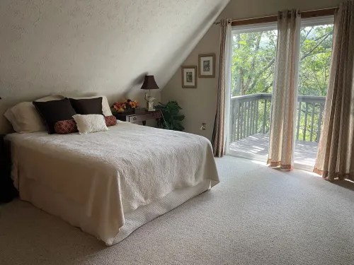 Cozy 3bedroom home w AC, WiFi, in a golf retreat, nestled in the scenic mountain