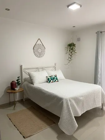 Modern, spacious y and private garden,