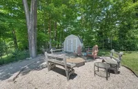 Charming 2-bedroom house with WiFi, AC in lovely Waterbury/beautiful backyard Hotels in Waterbury