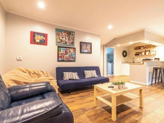 Charming 2-bedroom apartment with Fast WiFi, AC and a Soaking Tub in Memphis, TN