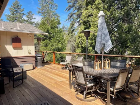 Charming 3-bedroom cabin with AC, WiFi in serene Idyllwild-Pine Cove