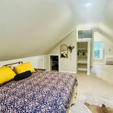 Cozy studio cabin in Arnold California with WiFi, AC