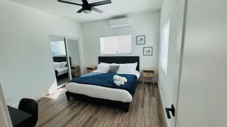 Bright & Modern Gem: Central Location ~ NewEntire 2BD/1BA Guesthouse
