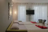 Riva Central Apartment - Free Parking