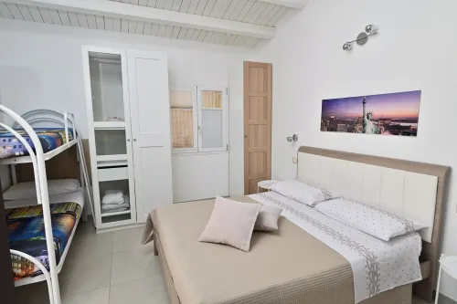 Elegant, fully equipped studio apartment with pool (shared