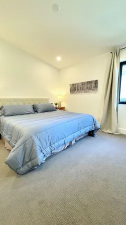 Charming 1-bedroom apartment in Roberts Creek with WiFi. Отели в г. Саншайн Кост