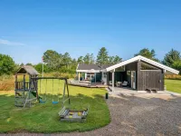 "Sviðandi" - 1.5km from the Sea