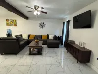 Charming 1-bedroom apartment with WiFi, AC in delightful Venice