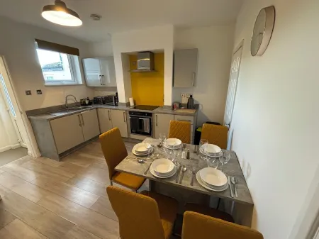 Star Road Home, Central Peterborough Location