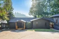 Epic Lake Mt View/Hot Tub/Firepit /KingBed/Kayak/AC Hotels in Maple Heights-Lake Desire