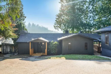 Epic Lake Mt View/Hot Tub/Firepit /KingBed/Kayak/AC