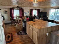 Charming 3-bedroom cabin with WiFi, AC in lovely Upper Turtle Lake.