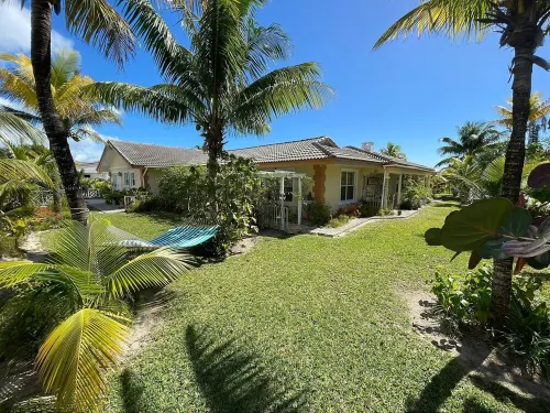 2Br near Coral Beach- Coconut Villa, hear the waves and relax!