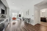 Luxury 1BR with pool, jacuzzi, free parking