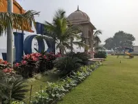 Cozy 2-bedroom apartment in lovely WB with WiFi, AC Hotels in Hooghly