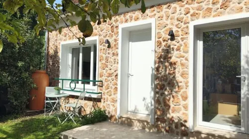 Studio Avec Jardin Entre Paris Versailles et Gares Hotels in Chaville
