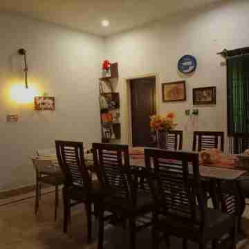 Entire 2-bedroom house with WiFi and Parking Others