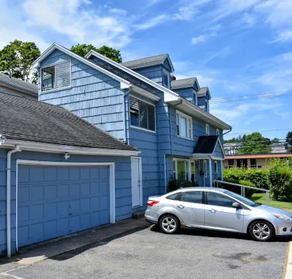 Gorgeous 3-bedroom apartment in New Britain with WiFi, AC Hotels in New Britain