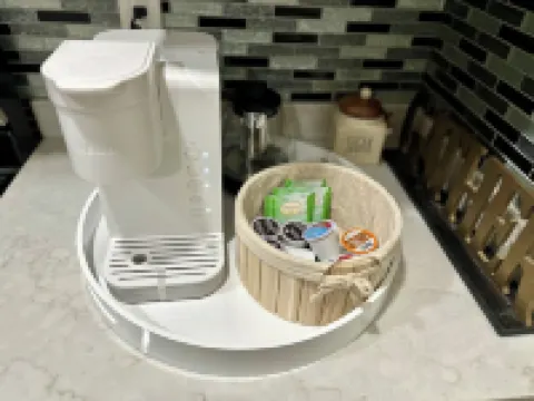 "Modern & Bright 2BR Retreat in Pickering – 12 mins from Waterfront