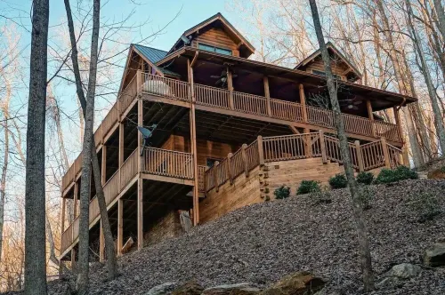 Charming 3-bedroom cabin with amazing mountain views in delightful Jasper Hotel di Pickens County