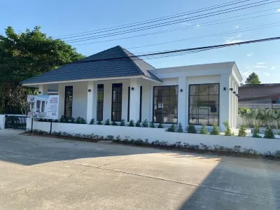 Luxury 3-bedrooms family pool villa with AC and WiFi in good location Hangdong Hotels in San Phak Wan