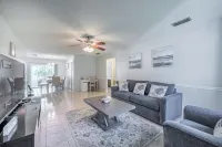 Charming 2-bedroom house in welcoming Sarasota with AC