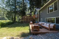 SkyRiverPeaks Cabin, Riverfront,Views, AC,Pets Hotels near Eagle Falls