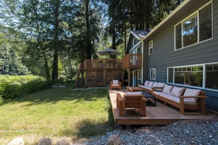 SkyRiverPeaks Cabin, Riverfront,Views, AC,Pets