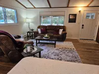 Convenient and comfortable 2 bedroom home in Hayward Hotels in Hayward