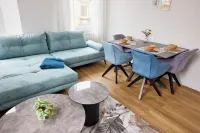 Design apartment with king-size beds & balcony