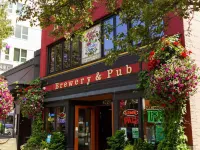 West Seattle Junction • Private Parking • Walkable • 15 mins from Downtown Hotels near West Seattle