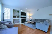 Gated 3BR 2.5BTH w/ Pool and Spa in Tustin Hotels in Tustin