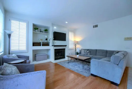 Gated 3BR 2.5BTH w/ Pool and Spa in Tustin