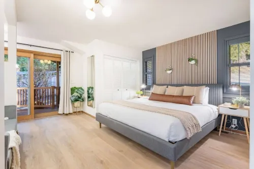 Epic Lake Mt View/Hot Tub/Firepit /KingBed/Kayak/AC Hotels in Maple Heights-Lake Desire