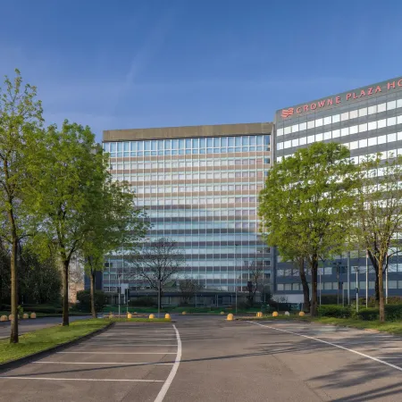 Crowne Plaza MILAN - LINATE by IHG Отели рядом с достопримечательностью «Железнодорожная станция Milan Rogoredo»