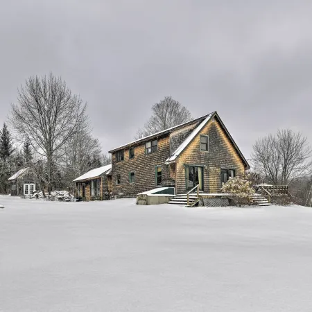 Upscale Montgomery Cabin, Near Jay Peak Resort!