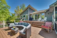 Fire Pit & Grill: Riverfront Home in Arkansas! - parking