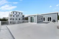 Rooftop Deck and Expansive Ocean Views - Stunning Coastal Escape Hotels in Hampstead