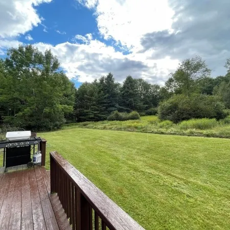 Private 5-Acre Farmhouse Retreat; Full Kitchen Fire Pit Office Pets OK BBQ WiFi